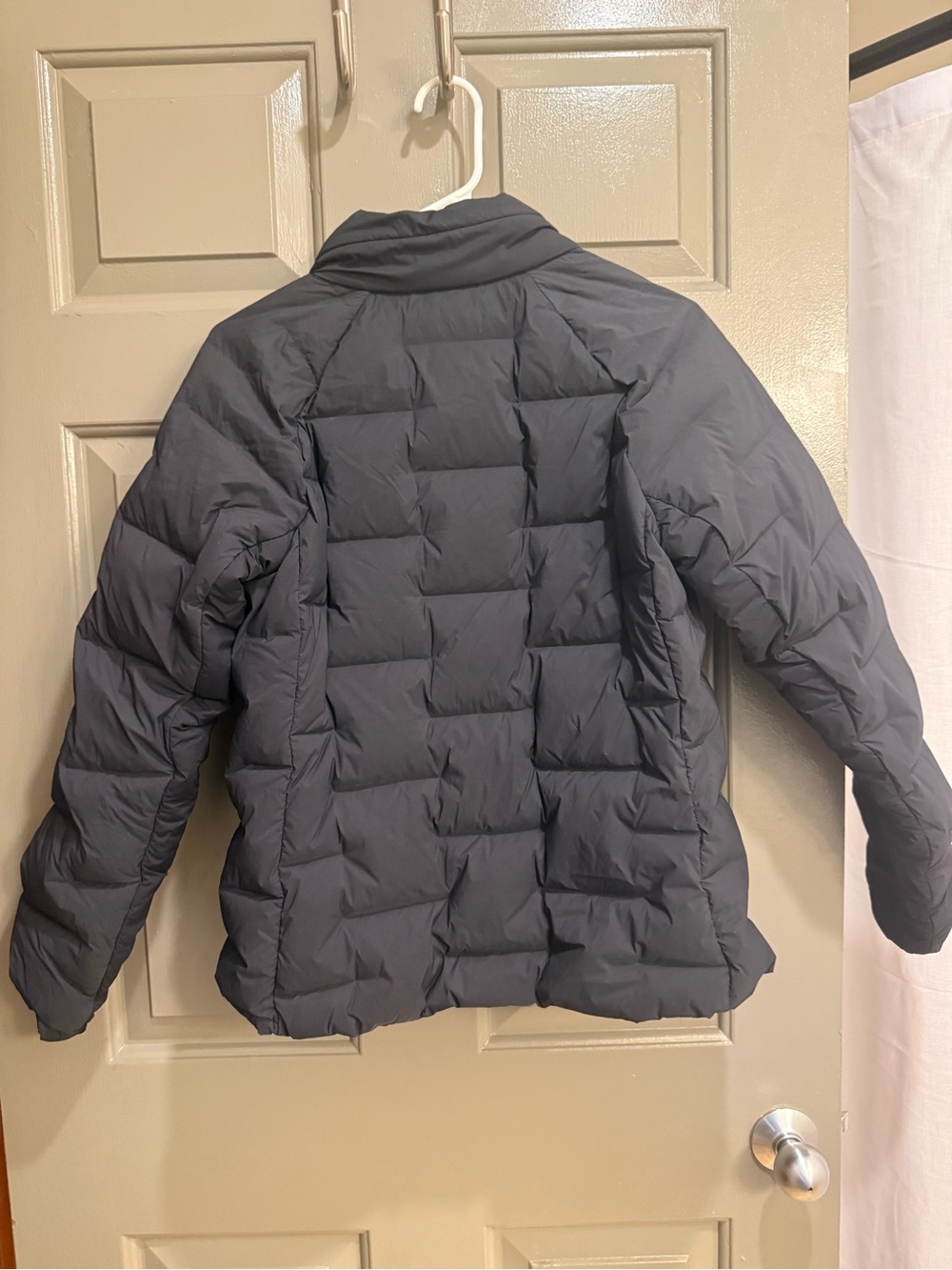 Mountain Hardwear Black Quilted Insulated Jacket - Picture 2 of 4